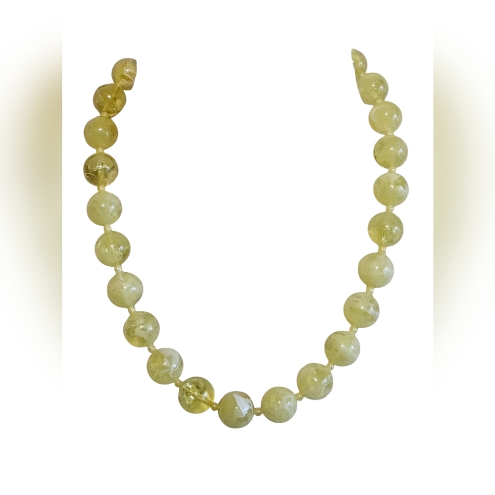 Vintage Chunky yellow beaded necklace.